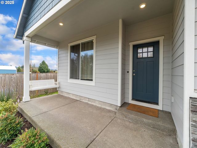 893 E CLEVELAND St, Carlton, OR 97111