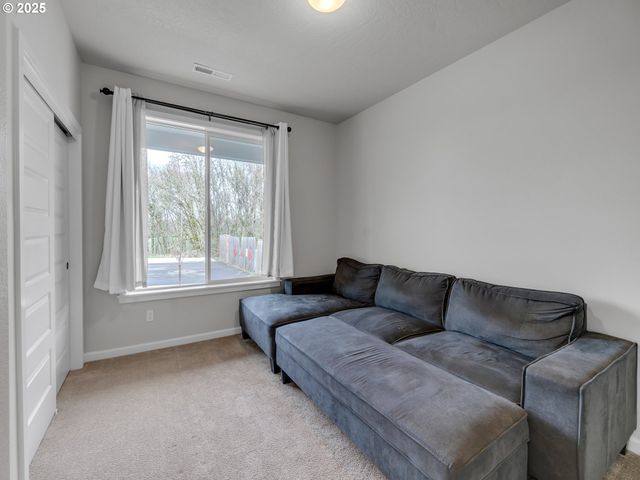 893 E CLEVELAND St, Carlton, OR 97111