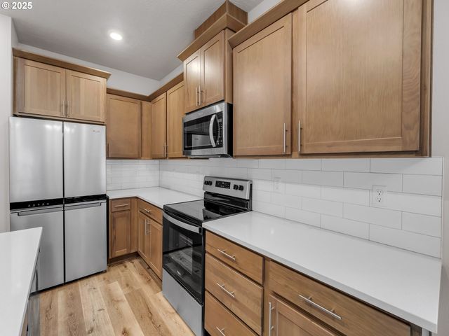 893 E CLEVELAND St, Carlton, OR 97111