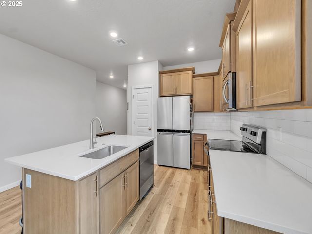 893 E CLEVELAND St, Carlton, OR 97111