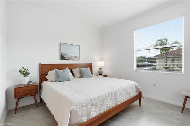 1689 Alameda DR, Naples, FL 34120