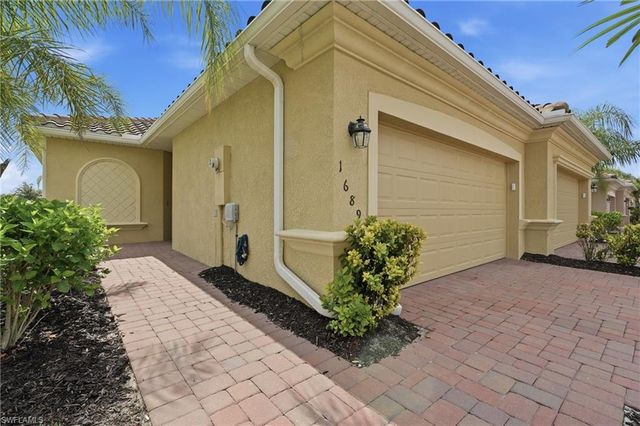 1689 Alameda DR, Naples, FL 34120