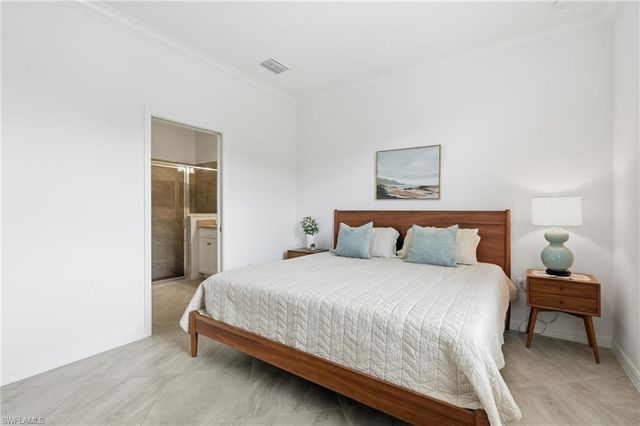 1689 Alameda DR, Naples, FL 34120
