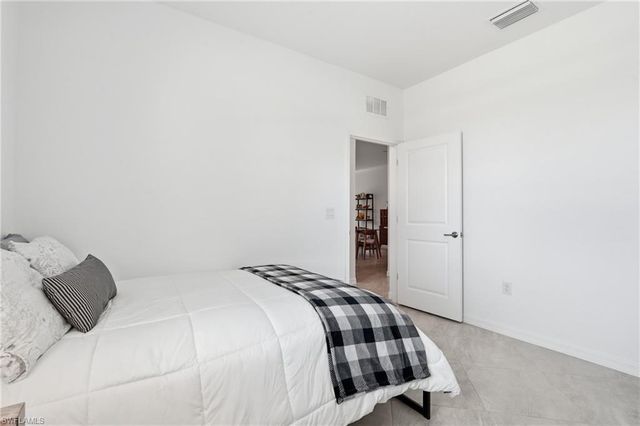 1689 Alameda DR, Naples, FL 34120