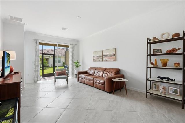 1689 Alameda DR, Naples, FL 34120
