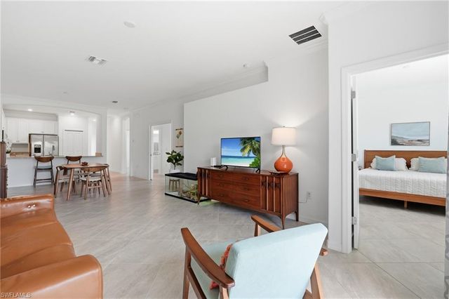 1689 Alameda DR, Naples, FL 34120