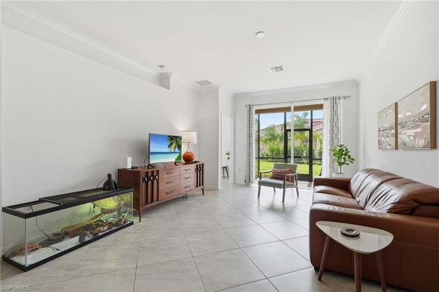 1689 Alameda DR, Naples, FL 34120