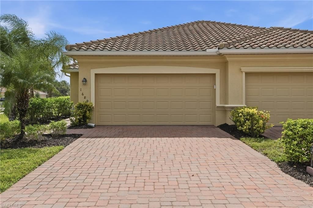 1689 Alameda DR, Naples, FL 34120