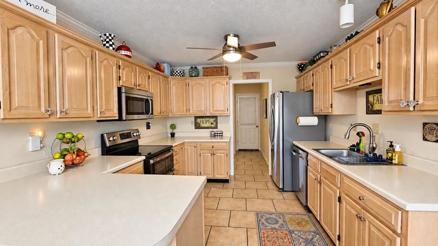 8762 W BREDBURY CV, Memphis, TN 38016