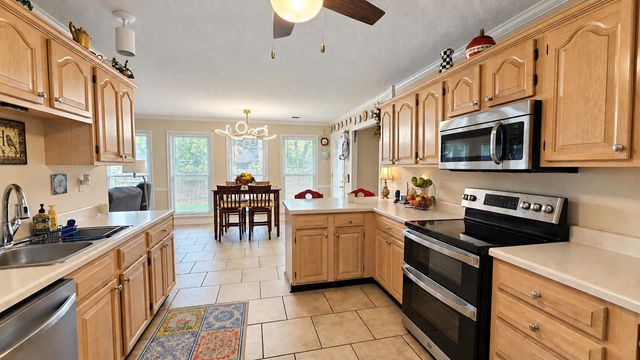 8762 W BREDBURY CV, Memphis, TN 38016