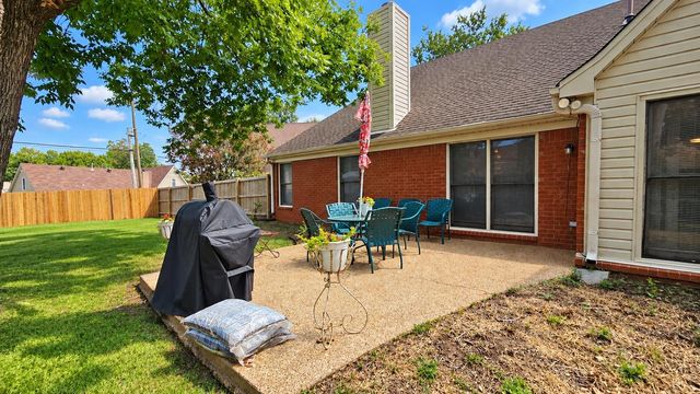 8762 W BREDBURY CV, Memphis, TN 38016