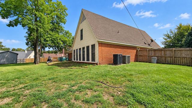 8762 W BREDBURY CV, Memphis, TN 38016