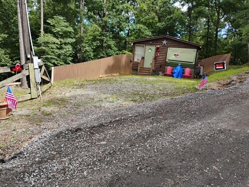 95 Seventh Street, Ellijay, GA 30540
