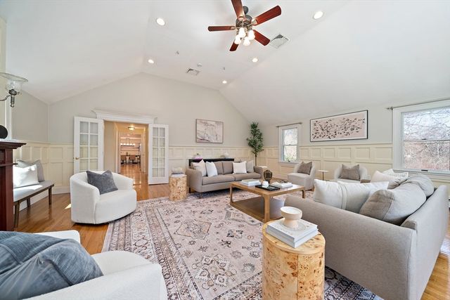 20 Blossom St, Lexington, MA 02421