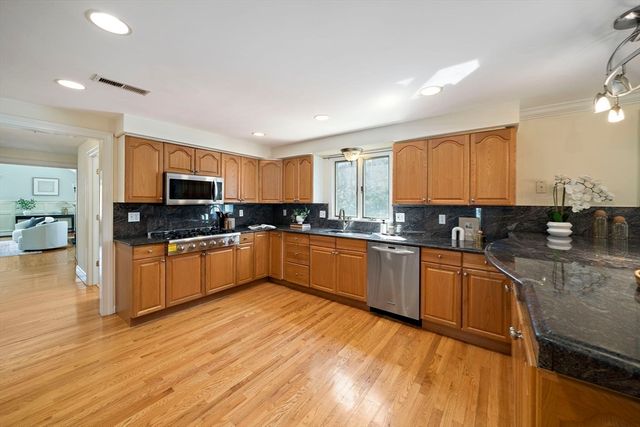 20 Blossom St, Lexington, MA 02421