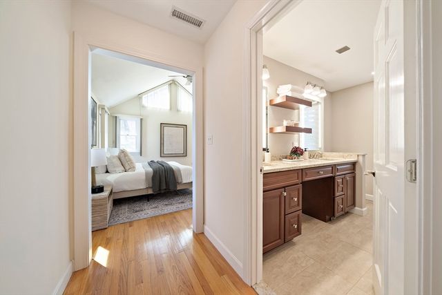 20 Blossom St, Lexington, MA 02421