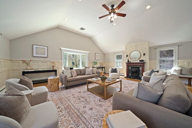 20 Blossom St, Lexington, MA 02421