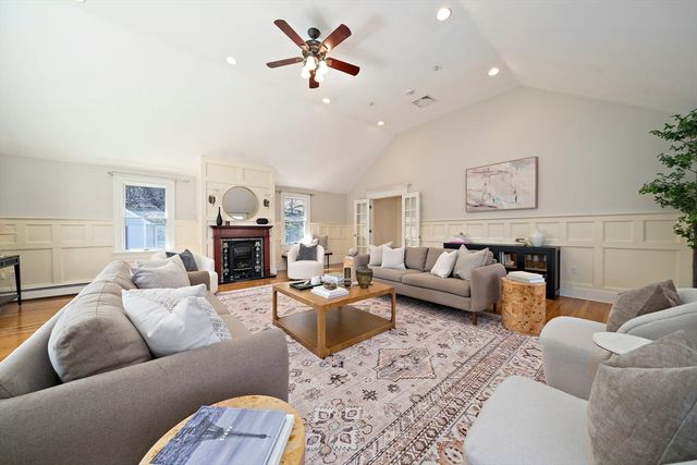 20 Blossom St, Lexington, MA 02421