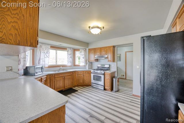 3259 Kirkton Drive, Sterling Heights, MI 48310