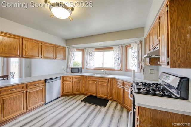3259 Kirkton Drive, Sterling Heights, MI 48310
