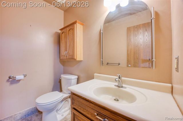 3259 Kirkton Drive, Sterling Heights, MI 48310