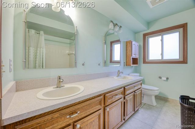 3259 Kirkton Drive, Sterling Heights, MI 48310