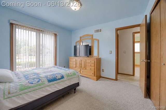 3259 Kirkton Drive, Sterling Heights, MI 48310