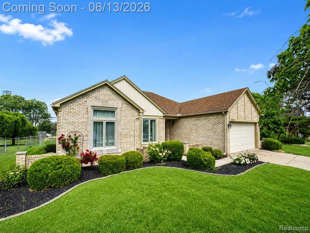 3259 Kirkton Drive, Sterling Heights, MI 48310