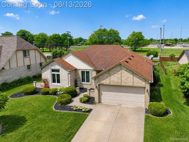 3259 Kirkton Drive, Sterling Heights, MI 48310