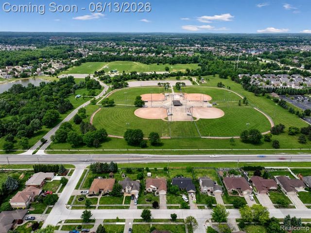 3259 Kirkton Drive, Sterling Heights, MI 48310