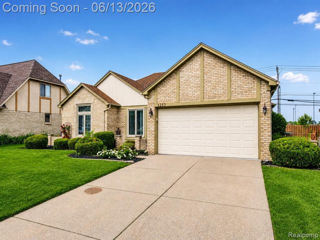 3259 Kirkton Drive, Sterling Heights, MI 48310