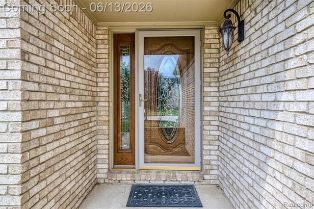 3259 Kirkton Drive, Sterling Heights, MI 48310