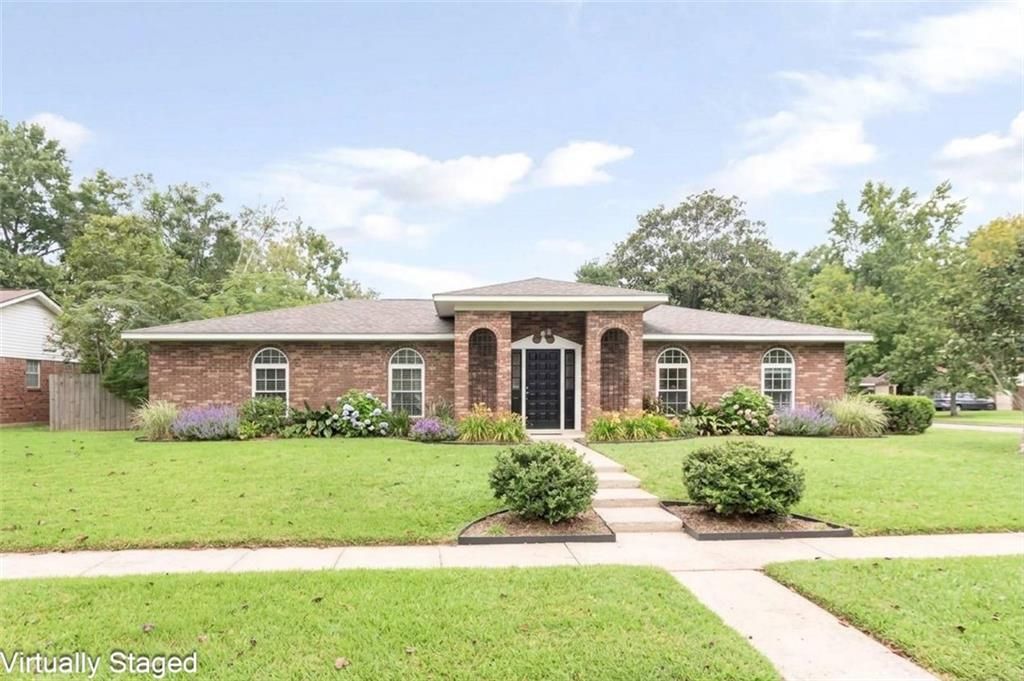 2300 Christopher Drive E, Mobile, AL 36609 — exterior