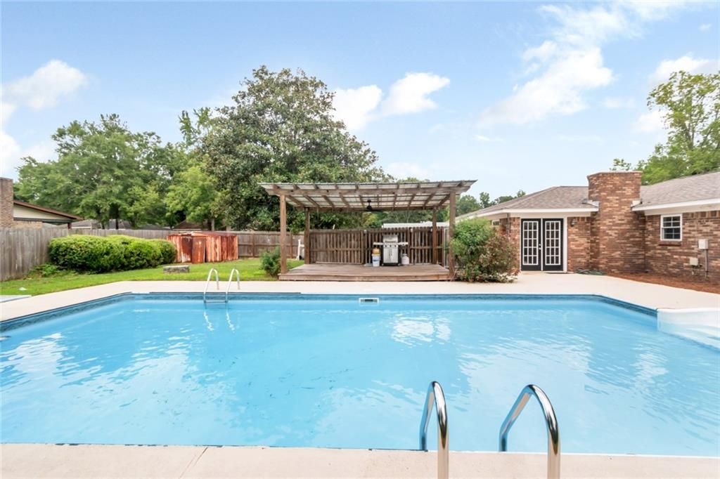 2300 Christopher Drive E, Mobile, AL 36609 — photo 2