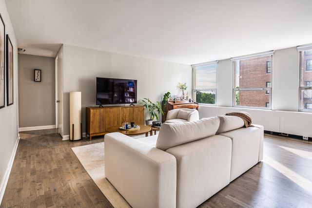 2626 N Lakeview Avenue 604, Chicago, IL 60614