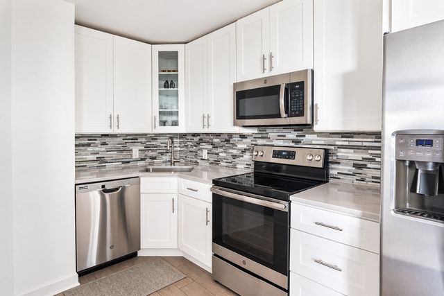2626 N Lakeview Avenue 604, Chicago, IL 60614