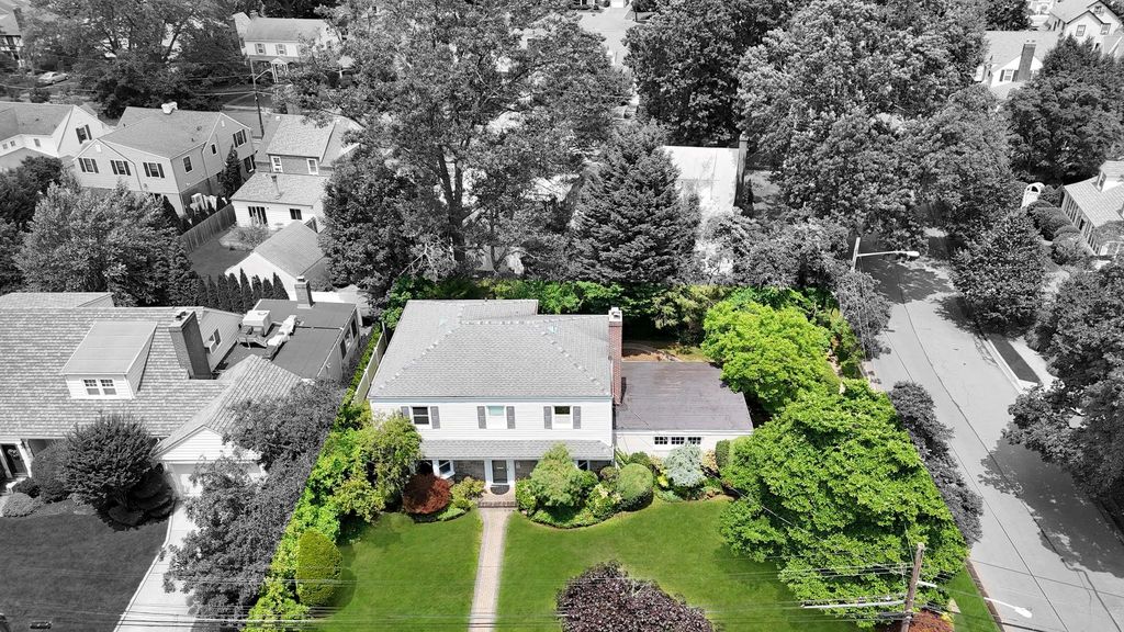 61 Voorhis Avenue, Rockville Centre, NY 11570