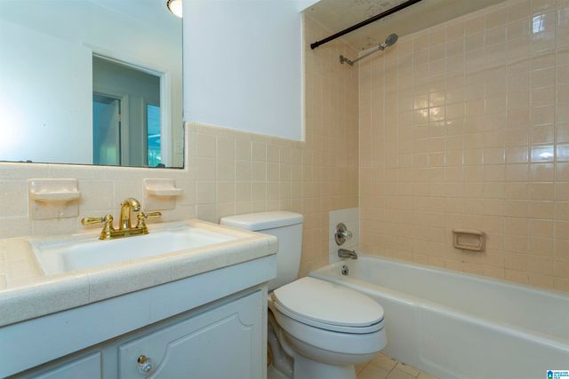 2061 Montreat Cir Apt D, Vestavia Hills, AL 35216