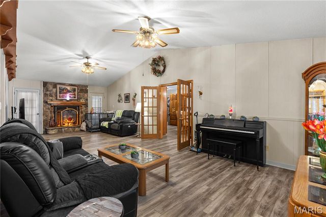 213 Lincoln Lane, Winfield, MO 63389