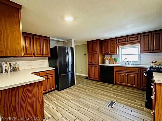 2100 Horne Street, Lavaca, AR 72941