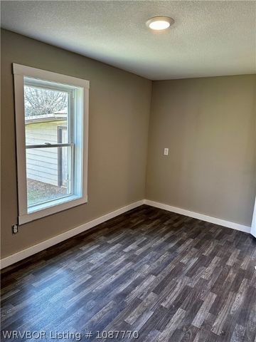 2100 Horne Street, Lavaca, AR 72941