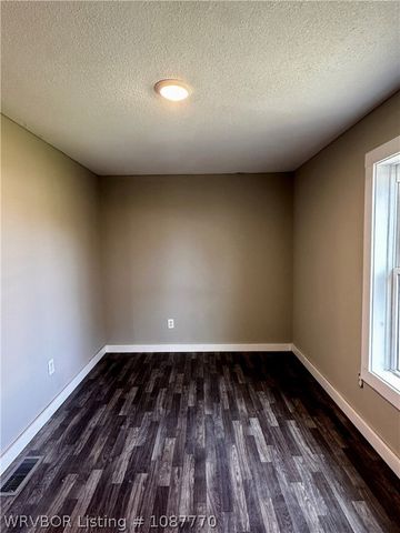 2100 Horne Street, Lavaca, AR 72941