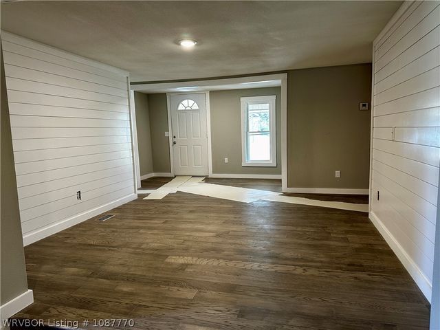 2100 Horne Street, Lavaca, AR 72941