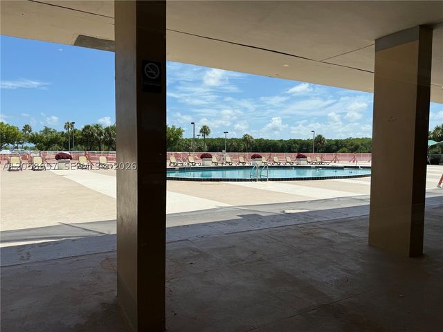 400 Kings Point Dr 311, Sunny Isles Beach, FL 33160