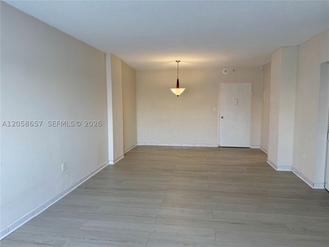 400 Kings Point Dr 311, Sunny Isles Beach, FL 33160