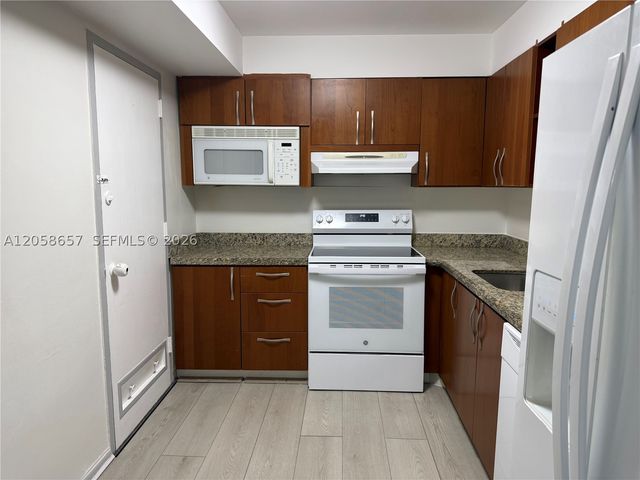 400 Kings Point Dr 311, Sunny Isles Beach, FL 33160