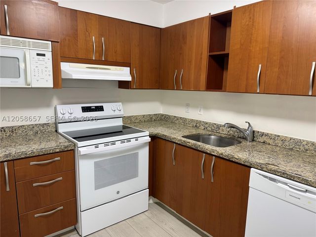 400 Kings Point Dr 311, Sunny Isles Beach, FL 33160