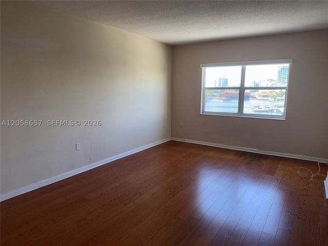 400 Kings Point Dr 311, Sunny Isles Beach, FL 33160
