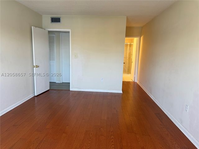 400 Kings Point Dr 311, Sunny Isles Beach, FL 33160