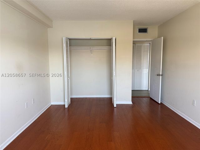 400 Kings Point Dr 311, Sunny Isles Beach, FL 33160